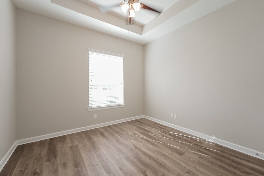Building Photo - 415 Rocky Briar Ct