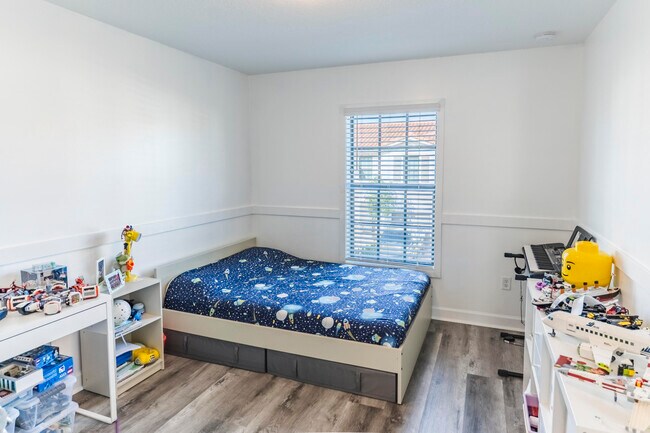 Building Photo - 2025 Sugar Maple Dr