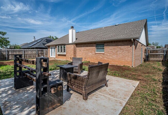 Building Photo - 8421 Woodhue Dr
