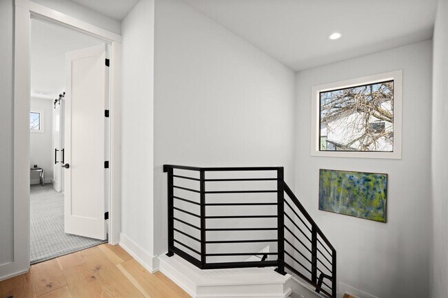 Building Photo - 1702 Cullen Ave