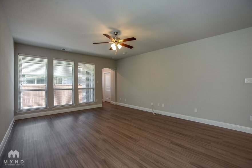 Building Photo - 100 Knight of Realm Blvd