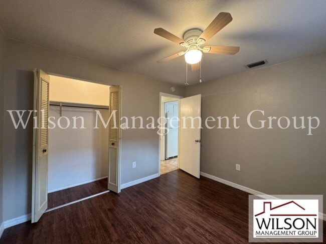 Building Photo - 623 Rugby St