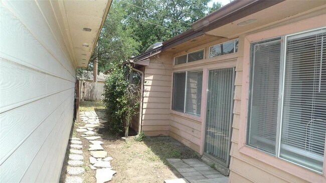 Building Photo - 7772 Park Falls Dr