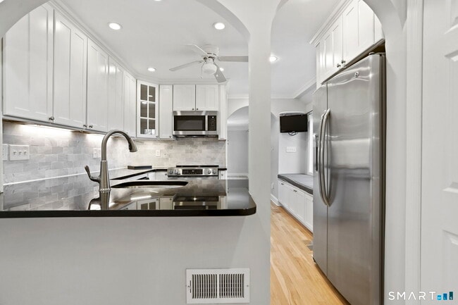 Building Photo - 21 Eunice Ave