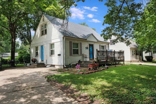 Building Photo - 3 BED / 1 BATH  HOUSE IN CENTRAL CHAMPAIGN