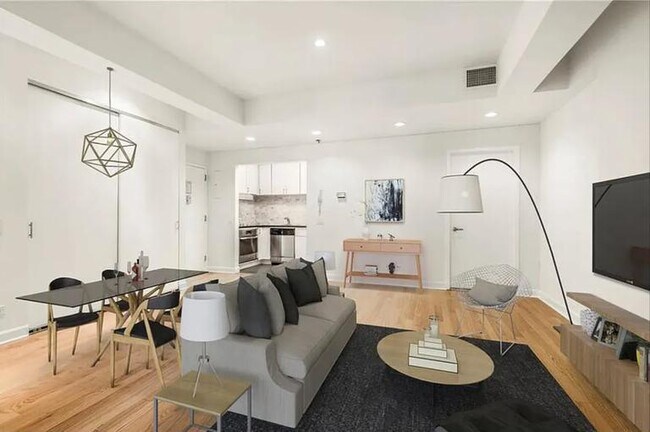 Building Photo - 3 bedroom in NEW YORK NY 10005