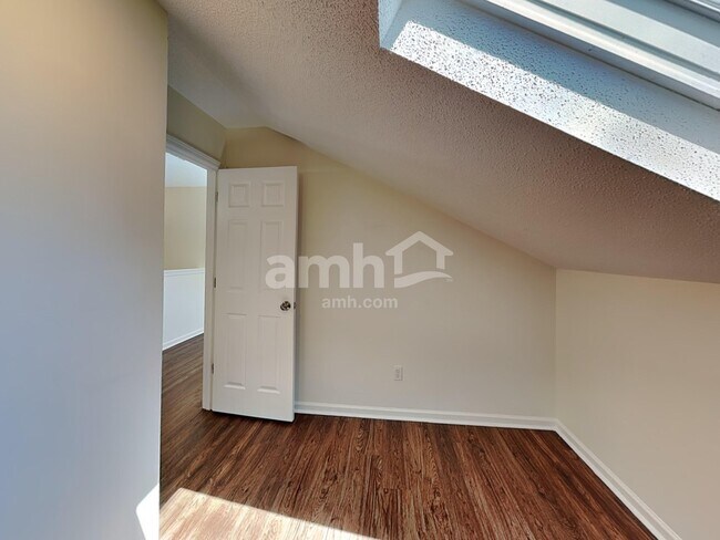 Building Photo - 4415 Hounds Run Dr