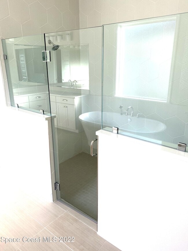 Building Photo - 8321 Paragrass Ave