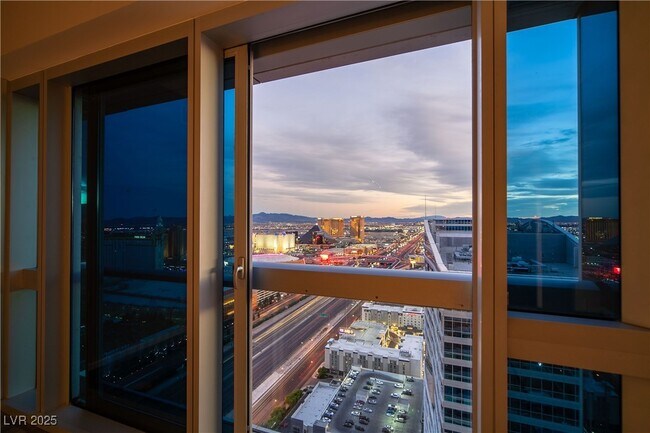 Building Photo - 4471 Dean Martin Dr