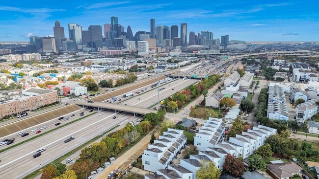 Building Photo - 2911 Chartres St