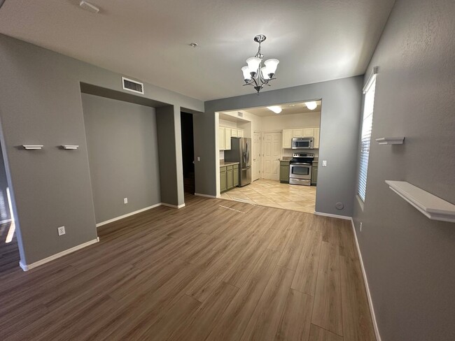 Building Photo - 2 Bedroom Townhome at the Artisan Village ...