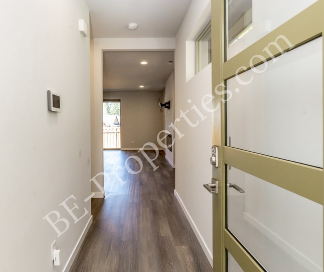 Building Photo - Lovely 4 bedroom 2.5 bathroom Tehaleh Home
