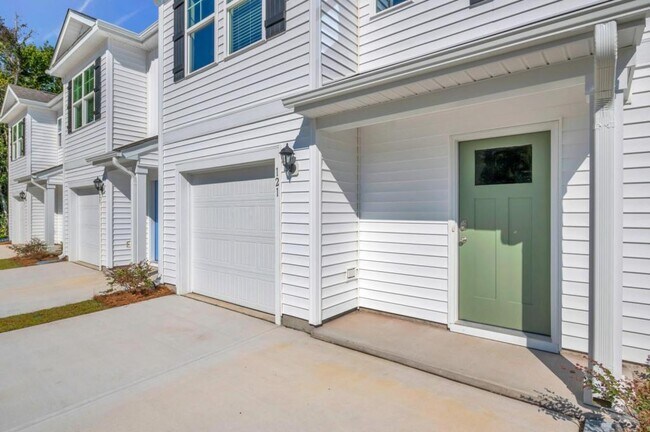 Building Photo - 121 S Grassland Rd