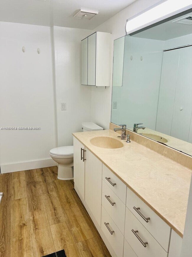 Building Photo - 3610 Yacht Club Dr