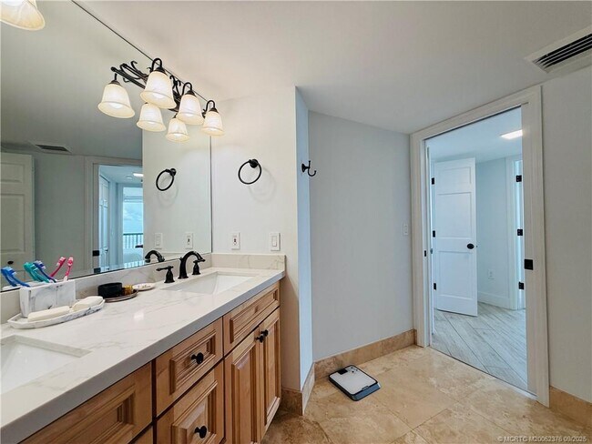Building Photo - 8800 S Ocean Dr