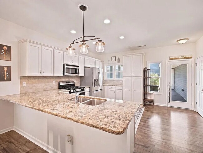 Building Photo - Lease OR Lease to Own