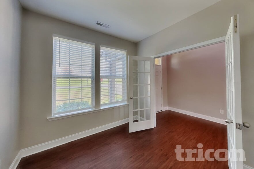 Building Photo - 163 Green Willow Dr