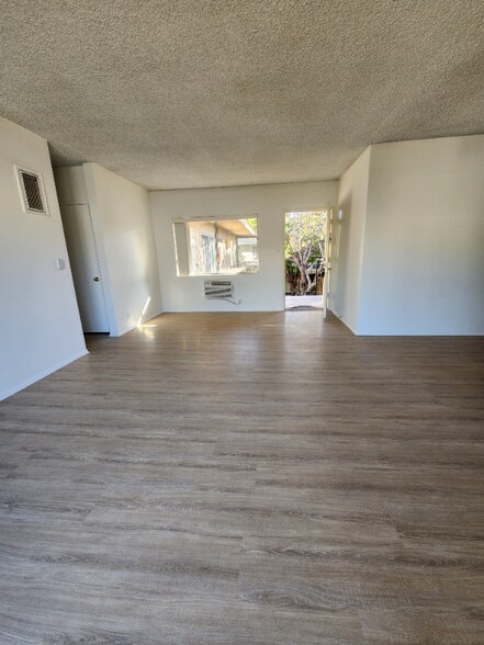 Building Photo - 4350 Troost Ave