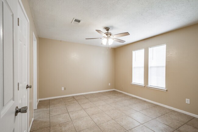 Building Photo - 2053 Country Village Blvd