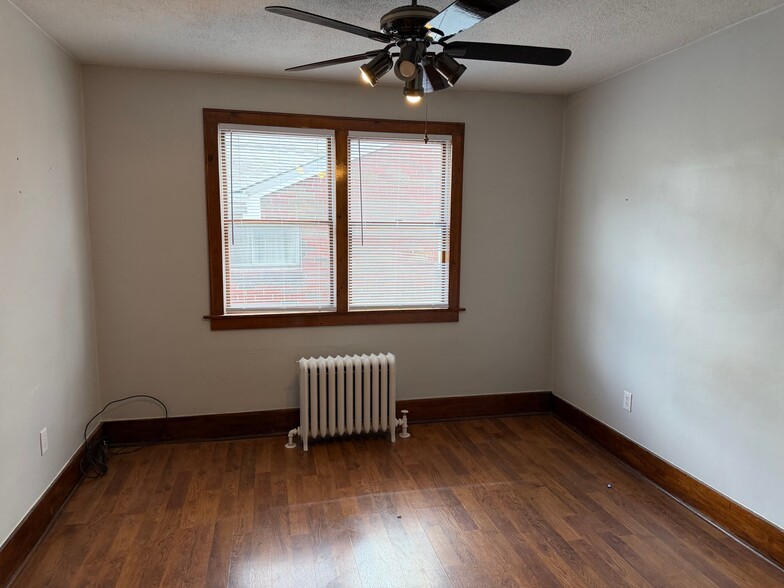 Building Photo - 407 Elm Rd