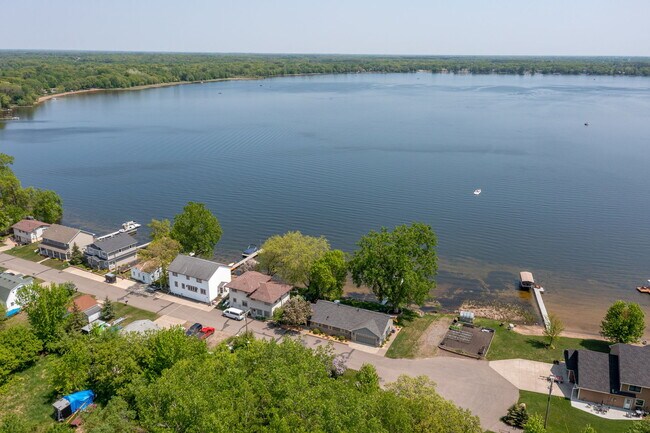 Building Photo - 21253 Lake George Blvd