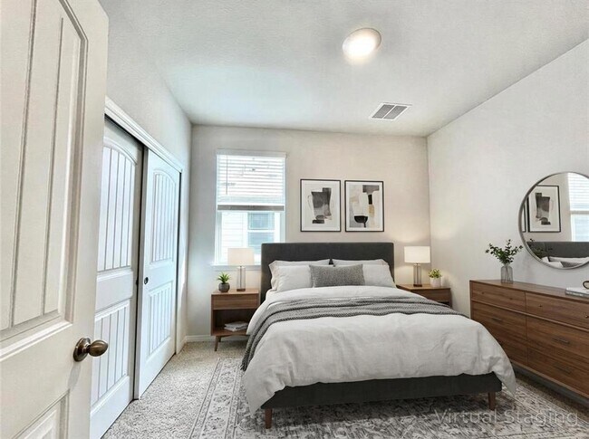 Building Photo - 467 Evergreen Sumac Lp