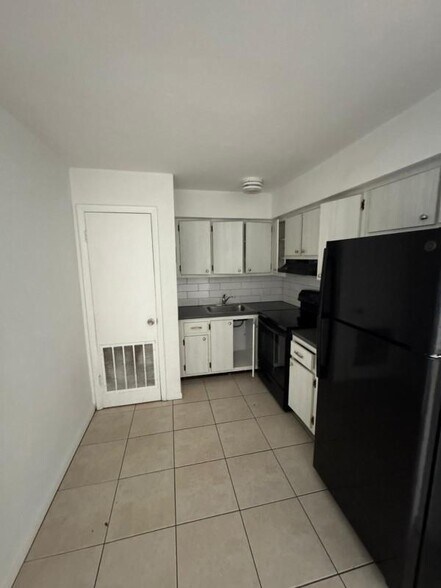Building Photo - 3281 Coral Hills Dr