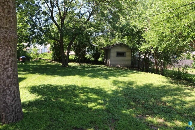Building Photo - 733 S Glendale Ave