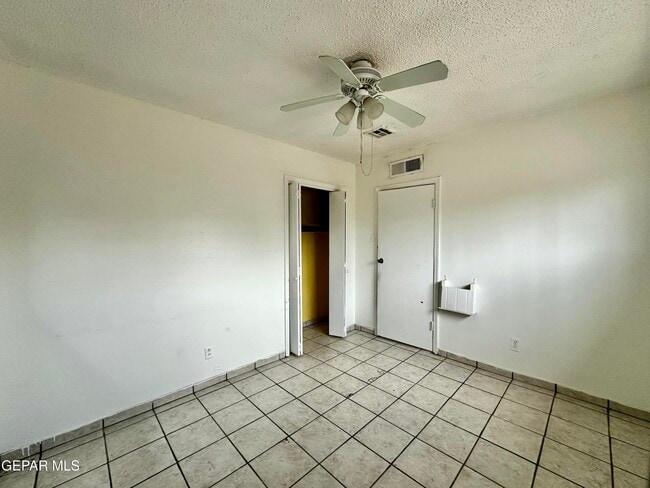 Building Photo - 6041 Yandell Dr