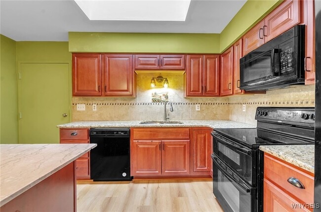 Building Photo - 9400 Wehrle Dr