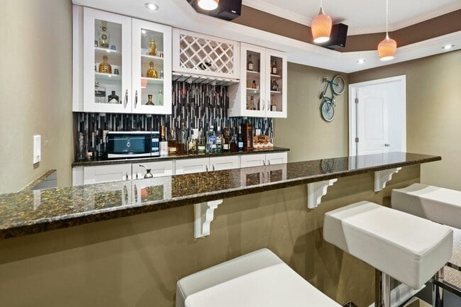 Building Photo - 3888 Fairhill Point
