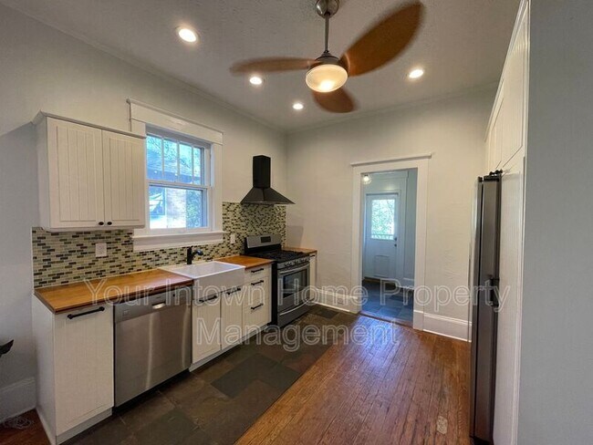 Building Photo - 301 Elmira Pl NE
