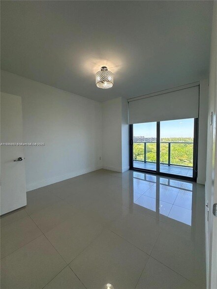 Building Photo - 16385 Biscayne Blvd