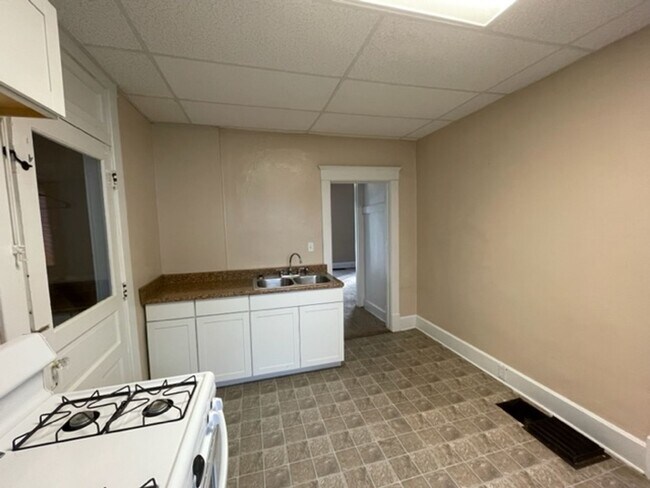 Building Photo - 536 S 11th St