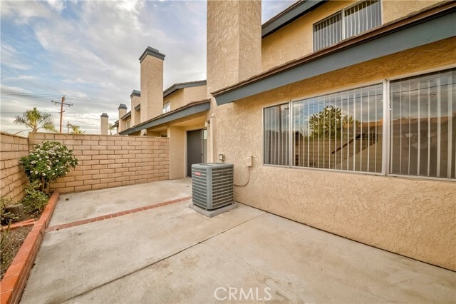 Building Photo - 8466 Kington Way