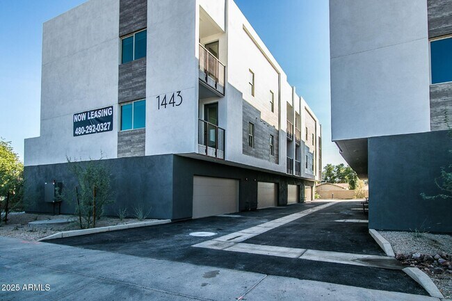 Building Photo - 1443 E Osborn Rd