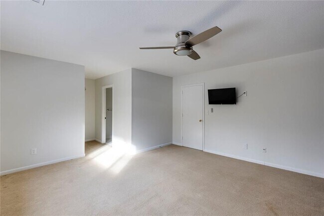 Building Photo - 7094 Stonington Dr NE