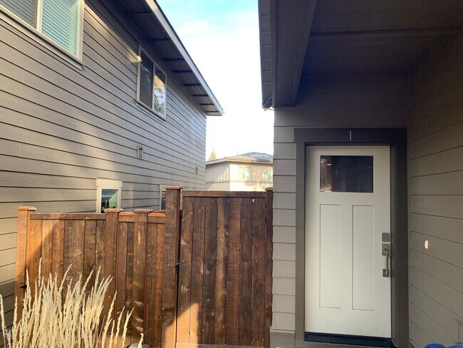 Building Photo - 20136 Reed Ln