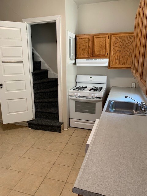 Building Photo - 332 S 43rd St