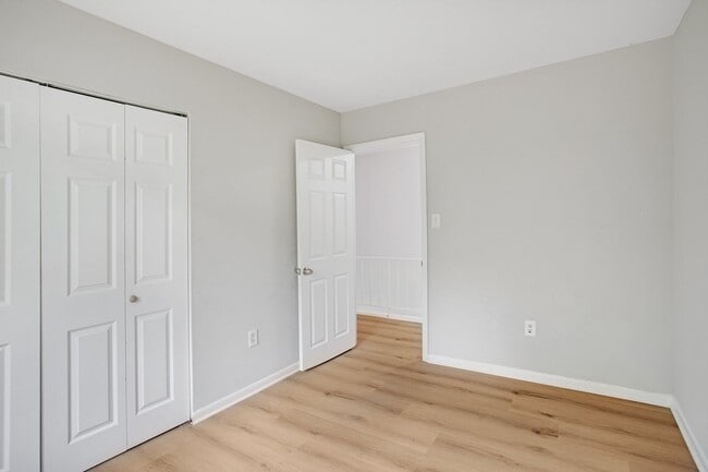 Building Photo - Renovated 4BR/3.5BA Townhome in Stafford –...