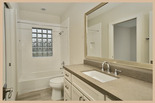 Building Photo - 215 Willow St