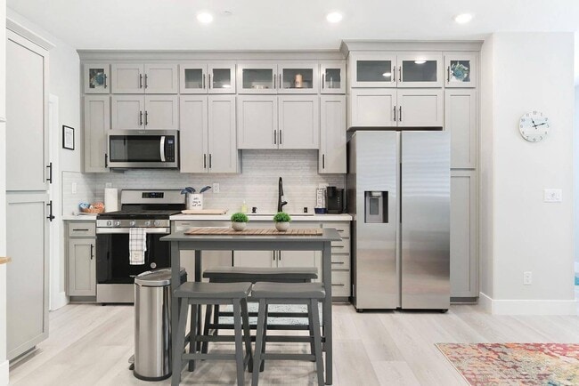 Building Photo - 2276 Ranch View Dr