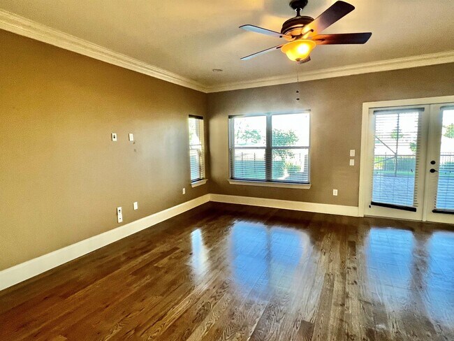 Building Photo - 250 Calusa Blvd
