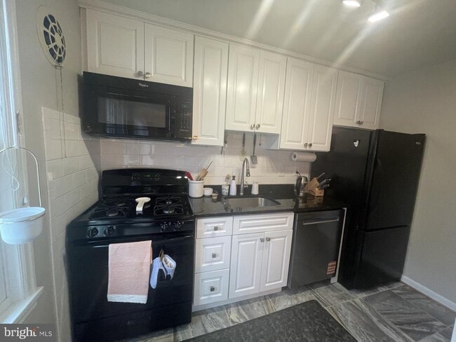 Building Photo - 6610 Potomac Ave