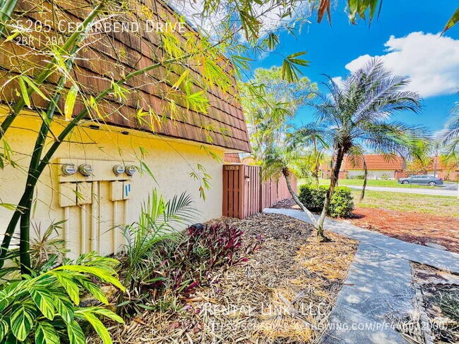 Building Photo - 5205 Cedarbend Dr