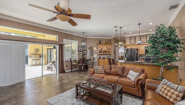 Building Photo - Beautifully updated Pool Home!!