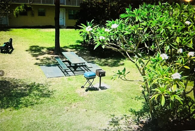 Building Photo - 5150 NE 6th Ave