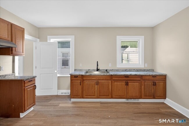 Building Photo - 38 Bristol St