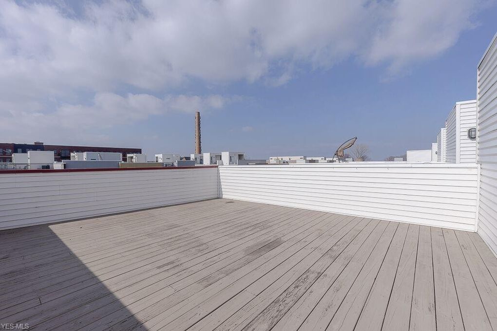 Private rooftop deck. Best views on the 4th of July!! - 1263 W 74th St.