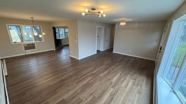 Building Photo - 20 Poplar Pl